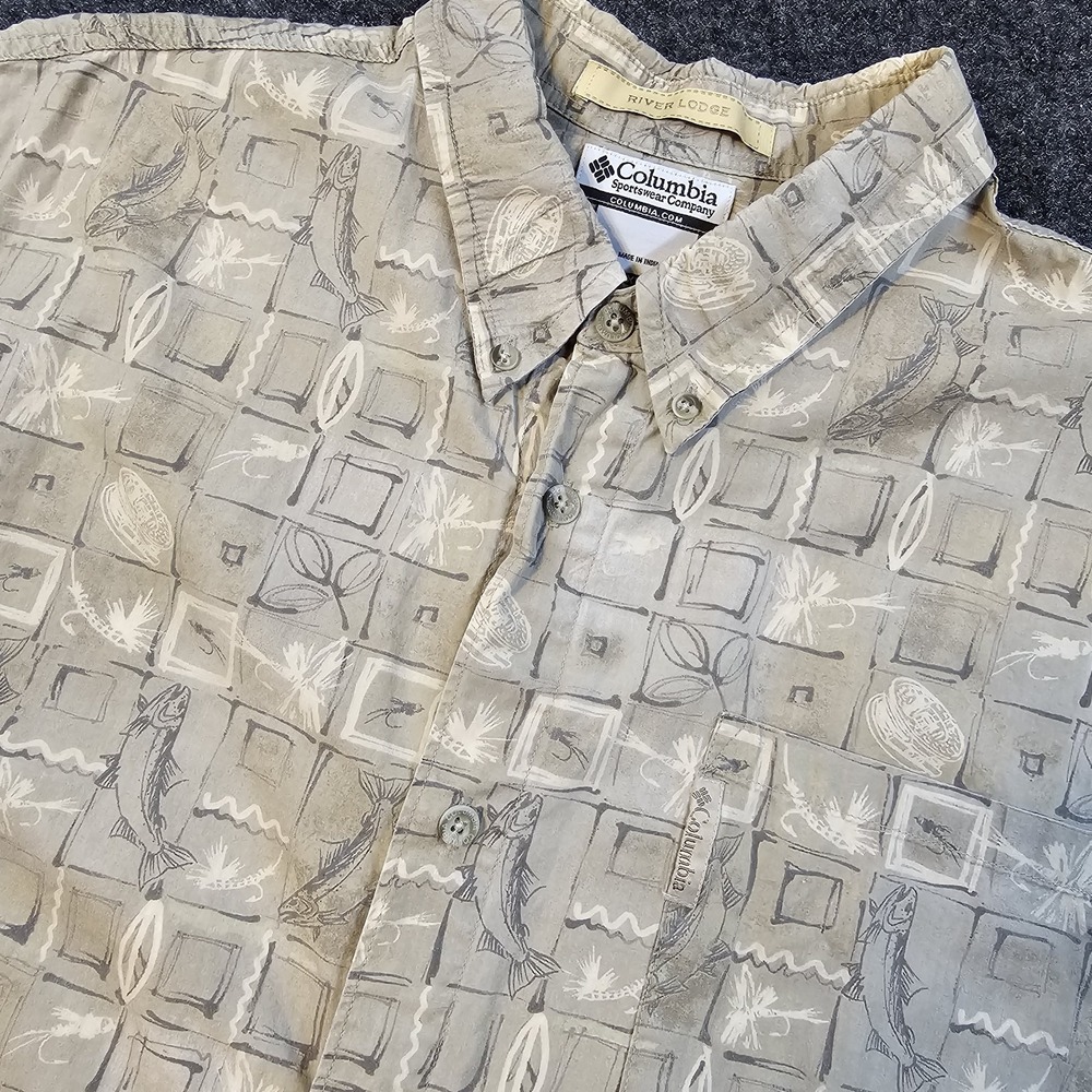 Columbia River Lodge Fishing Shirt Men's XL Beige Fish Lure Button Up Cotton
